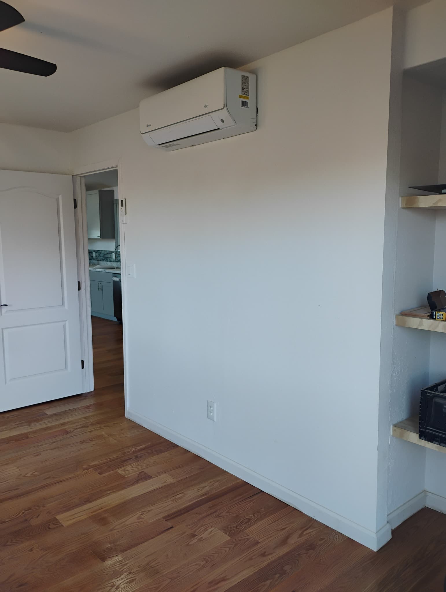 Interior flooring and drywall install in Mariposa